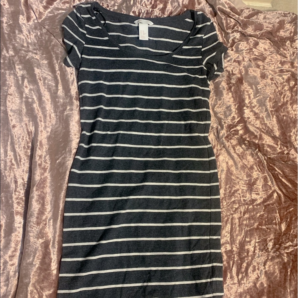 ADORABLE TIGHT DRESS 💙🤍 - Picture 3 of 6